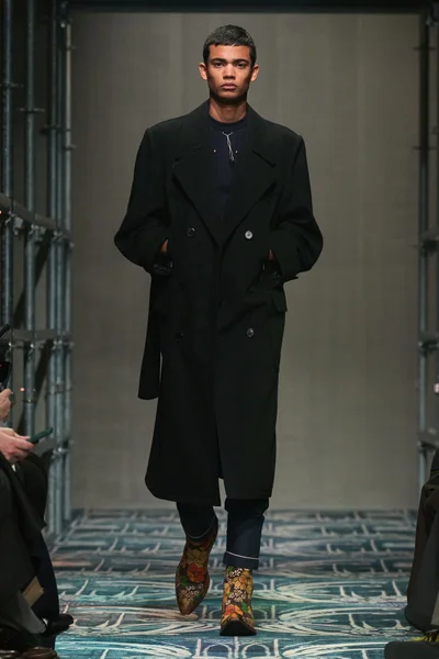 Look 28
